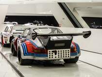 Ein von den vielen Rennvarianten des Porsche 911, hier mit riesigem Heckspoiler. Aufnahme: Porsche Museum (LeMans Abteilung) am 30.11.2012.