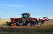 Massey Ferguson MF6290, Allradschlepper bei der Aussaat, Aug.2013