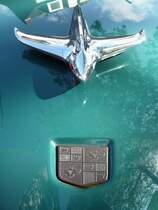 Khlerfigur eines 1951 Studebaker Champion bei der 24. Viersener Oldtimerrallye 2.6.2012  