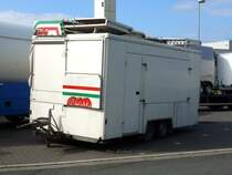 Groer weier Verkaufsanhnger in Fahrzustand zusammen geklappt 20,07,2013