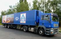 ALDI MARKT MAN TGA LX 18.310 Wg.11 WESTMINSTER Tee  Werbung auf dem 2achs Khlkoffer Sattelauflieger 17.08.2013

