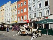 BUICK trifft am Rieder Hauptplatz zum Schnauferl & Veteranentreffen ein; 130824