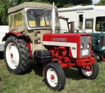 IHC 423 steht bei der Oldtimerausstellung der Traktorenfreunde Mackenzell im September 2013