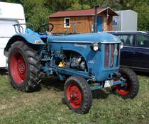 Hanomag 324 S steht bei der Oldtimerausstellung der Traktorenfreunde Mackenzell im September 2013