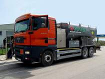 MAN TGA26.430 D20-commonrail, mit Aufbau f�r Ammoniumnitrat legt auf der Rastst�tte Ra�tević einen kurzen Halt ein; 130426