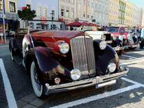 PACKARD, Serie 8(Bauzeit: Aug. 1930 bis Juni 1931) hat sich am Rieder Hauptplatz zum Schnauferl&Veteranentreffen eingefunden; 130824