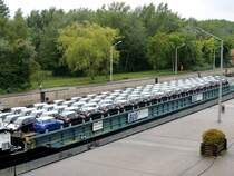 SUZUKI-SWIFT in Reih und Glied, verladen auf GMS-Heilbronn, am Weg Richtung Deutschland; 130825