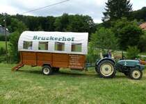 mit MAN-Oldtimer-Traktor ging's vom Parkplatz zum Bulldog-Treffen auf dem Bruckerhof bei Lahr im Schwarzwald, Juni 2013