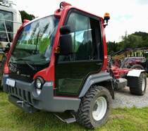 Lindner Unitrac 102, moderner Universaltraktor und Ger�tetr�ger aus �sterreich, ausgestellt zum Bulldog-Treffen auf dem Bruckhof, Juni 2013