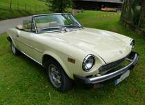 Fiat 124 Sport Spider, gebaut von 1972-82, Bulldog-Treffen Bruckerhof, Juni 2013