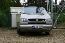 Ein T 4 VW Bus steht in Montzen-Gare(B) am 22.9.2013.