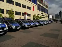 Acht Mercedes Benz Vito der Bereitschaftspolizei Mhlheim am 21.09.13 auf der IAA