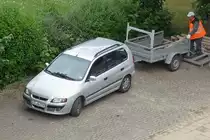 Neue Wasserrohre werden von einem Mitsubishi Space Star angeliefert, 1.6.12