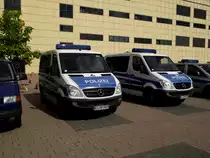 Zwei Mercedes Benz Sprinter der Polizei am 21.09.13 auf der IAA