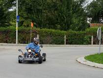 KREIDLER F-Kart mit Stra�enzulassung, dreht im Kreisverkehr eine  Ehrenrunde ; 130921