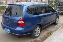 Nissan Livina Geniss heißt dieser siebensitzige Minivan. 
Gesehen in Shouguang, 6.11.11