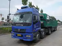 Foton Auman - einen PKW sich vor die Tr stellen kann ja jeder... 
Gesehen in Shouguang, 6.11.11