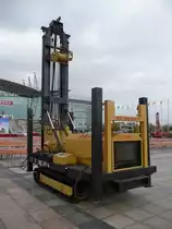 Brunnenbohrgert auf Raupen, gezeigt auf der  China WCAM 2011  in Shouguang, 6.11.11