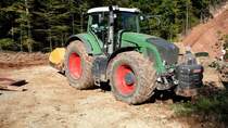 Fendt 930 mit Steinfr�se eingesetzt an der Midal-Gasleitungstrasse in 36100 Petersberg-Marbach, September 2013