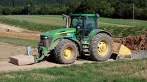 John Deere 7920 mit Steinfr�se eingesetzt an der Midal-Gasleitungstrasse in 36100 Petersberg-Marbach, September 2013