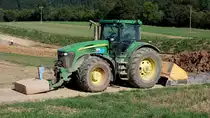 John Deere 7920 mit Steinfrse eingesetzt an der Midal-Gasleitungstrasse in 36100 Petersberg-Marbach, September 2013