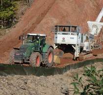 Fendt 930 mit Steinfr�se eingesetzt an der Midal-Gasleitungstrasse in 36100 Petersberg-Marbach, September 2013