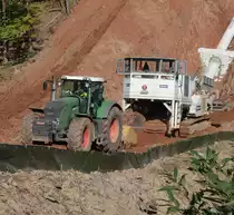 Fendt 930 mit Steinfrse eingesetzt an der Midal-Gasleitungstrasse in 36100 Petersberg-Marbach, September 2013
