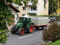 FENDT Farmer 307CI(68kW; 4038ccm) zieht eine P�hringer-Kipper hinter sich her; 130927