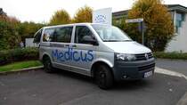 VW T5 vom Sanit�tshaus  MEDICUS , gesehen in Reinhardshausen im Oktober 2013


