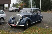 Dieser Mercedes 170 parkte am 11.10.2013 in Hhr Grenzhausen.