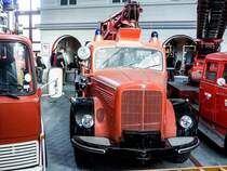 Mercedes-Benz Feuerwehrfahrzeug. Aufnahme: 24.11.2012, Deutsches Feuerwehr-Museum in Fulda.