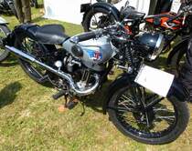 UT SBF250, UT steht fr Untertrkheim (bei Stuttgart), Baujahr 1939, 250ccm und 12PS, die Firma baute von 1922-62 Motorrder, Tennenbronner Oldtimertreffen, Juli 2013