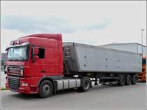 DAF XF mit Kipperauflieger aufgenommen am 18.09.2013.