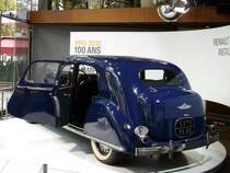 Frankreich, Paris, Champs-Elyses, Showroom  L'Atelier Renault . Renault baute den Nerva Grand Sport von 1935 bis 1938. Motor: 8 Zylinder, 5448 cm3, 110 PS. Hinterradantrieb. 05.11.2010