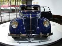 Frankreich, Paris, Champs-Elyses, Showroom  L'Atelier Renault . Renault baute den Nerva Grand Sport von 1935 bis 1938. Motor: 8 Zylinder, 5448 cm3, 110 PS. Hinterradantrieb. 05.11.2010