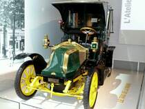 Frankreich, Paris, Champs-Elyses, Showroom  L'Atelier Renault . Renault AG1  Taxi de la Marne . 05.11.2010