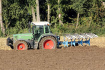 Fendt Favorit 514-C beim Pflgen gesehen am 19.10.2013