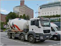 LKW MAN mit Betonmischeraufsatz von Holcim auf den Straen von Hamburg unterwegs am 17.09.2013.
