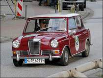 Riley Elf MK III, Bj 1969, 998 ccm, 28 kW (38 Ps), mit der Startnummer 63 der 6.Hamburg Berlin Classic, aufgenommen in Hamburg am 21.09.2013.
