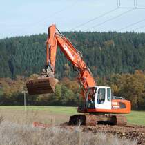 Liebherr 926 an der Midal-Gasleitungsbaustelle in 36100 Petersberg-Marbach, 10/2013