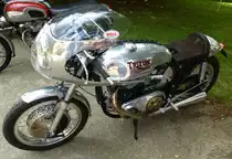 Triton, der Name f�r englische Eigenbaumaschinen aus Triumph-Motoren und Norton-Rahmen, gab es seit 1952, Traktorentreffen Reiningen/Elsa�, Aug.2013