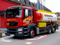 MAN TGS26.400 bei der Zustellung von Heiz�l; 130402