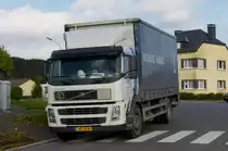 Dieser Volvo mit Pritschenaufbau begegnete mir am 22.10.2013.