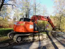 HITACHI ZAXIS 135US, hat am fr�hen Freitagnachmittag schon seine Arbeit niedergelegt; 131108