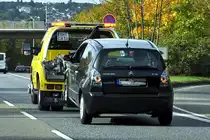 ADAC-Pickup beim Abschleppen eines Citroen C2 in Bonn - 19.10.2013