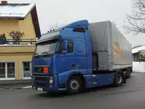 VOLVO-FH460, incl. Auflieger ist nach einer Zuladung bei einer Spedition wieder am Heibweg Richtung Litauen; 130222