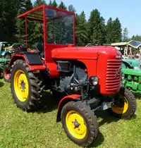 Steyr 182, �sterreichischer Ackerschlepper mit 2-Zyl.-Diesel, 2661ccm und 32PS, von 1956-59 wurden ca.3500 St�ck gebaut, Tennenbronner Oldtimertreffen, Juli 2013