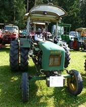 Wahl W22, Ackerschlepper mit luftgekhltem 2-Zyl.-Diesel, 1800ccm und 24PS, die Firma in Balingen/Wrttemberg baute von 1935-62 Traktoren, Oldtimertreffen Tennenbronn, Juli 2013