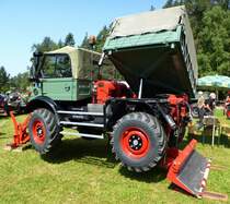 Unimog, zeigt seine Einsatzfhigkeiten beim Tennebronner Oldtimertreffen, Juli 2013