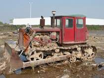 Nach Gebrauch abgestellt und vergessen? Planierraupe in Shouguang, 14.11.10